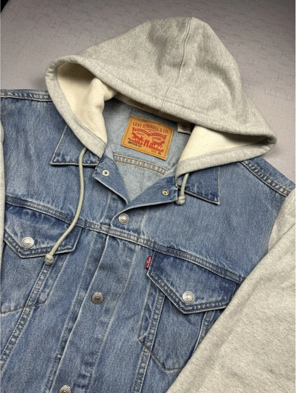 Levi’s Men’s XL Hybrid Denim Trucker Jacket Gray Hoodie Sweatshirt Sleeves